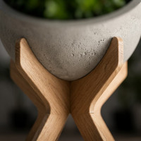 VELA Stand 50 , Pot Design sur Support en Bois